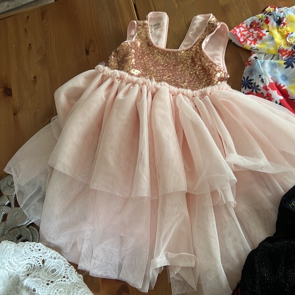 Beautiful 2T summer outfits Bundle - Picture 3 of 4